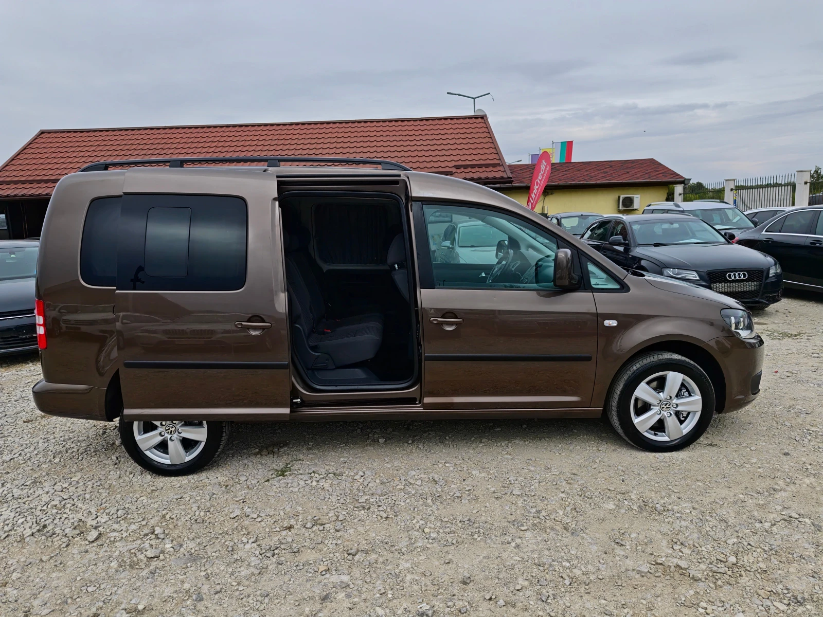 VW Caddy 2.0 дизел 4х4 Автомат, снимка 5 - Автомобили и джипове - 56230689