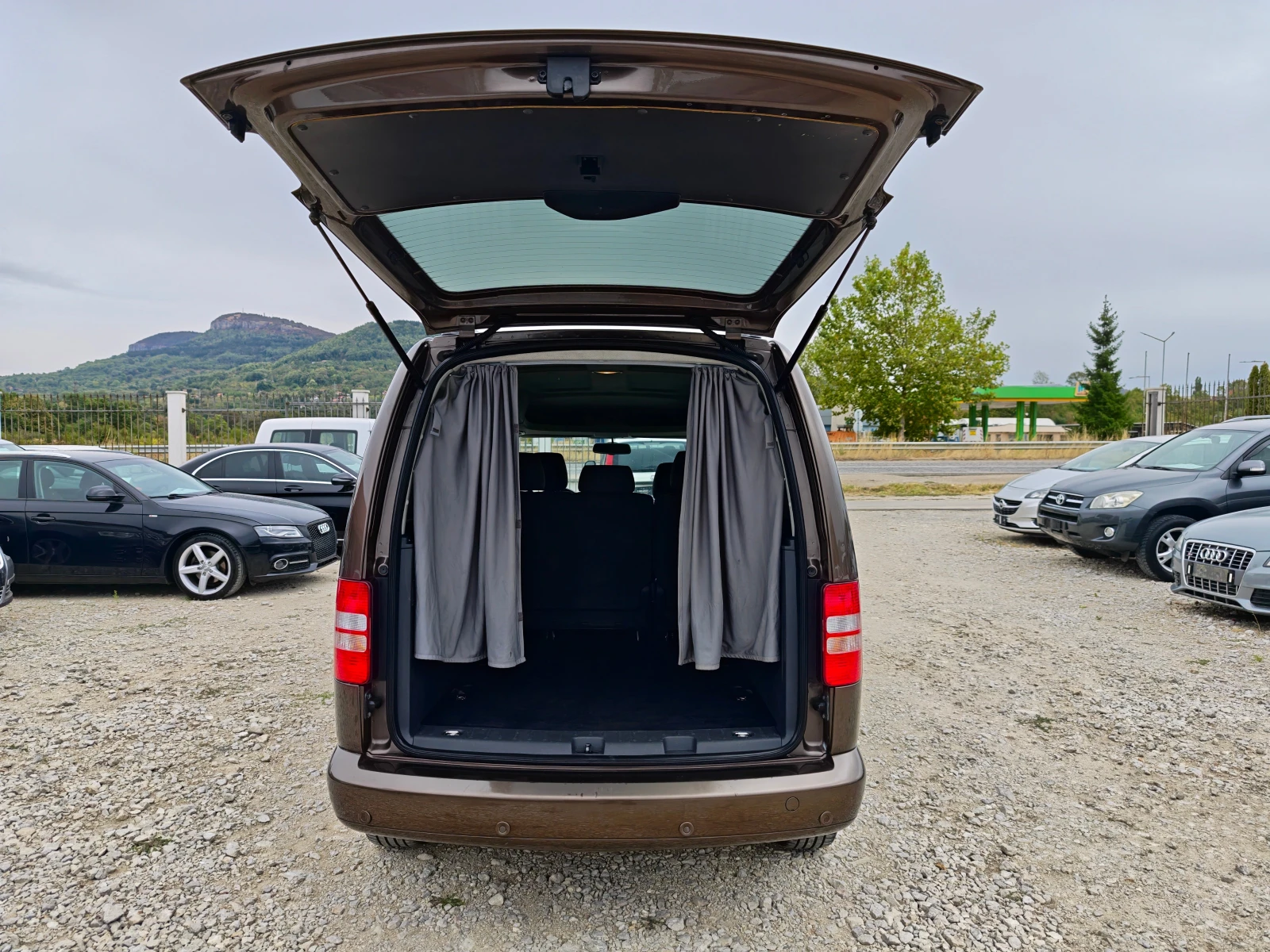 VW Caddy 2.0 дизел 4х4 Автомат, снимка 8 - Автомобили и джипове - 56230689