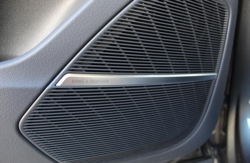 Audi RSQ8 4.0 TFSI B&O PANORAMA CAMERA CARBON, снимка 10 - Автомобили и джипове - 53114287