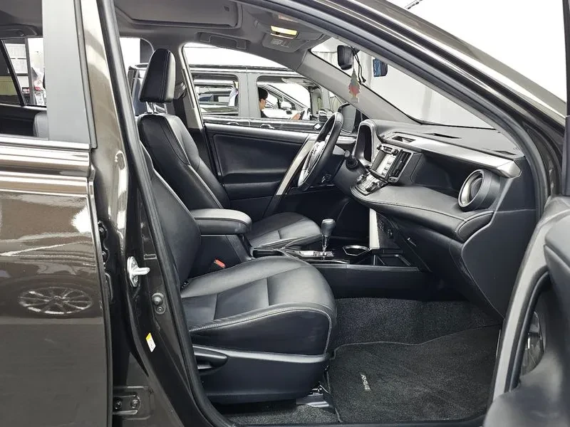Toyota Rav4 2.5 2WD, снимка 11 - Автомобили и джипове - 55186160
