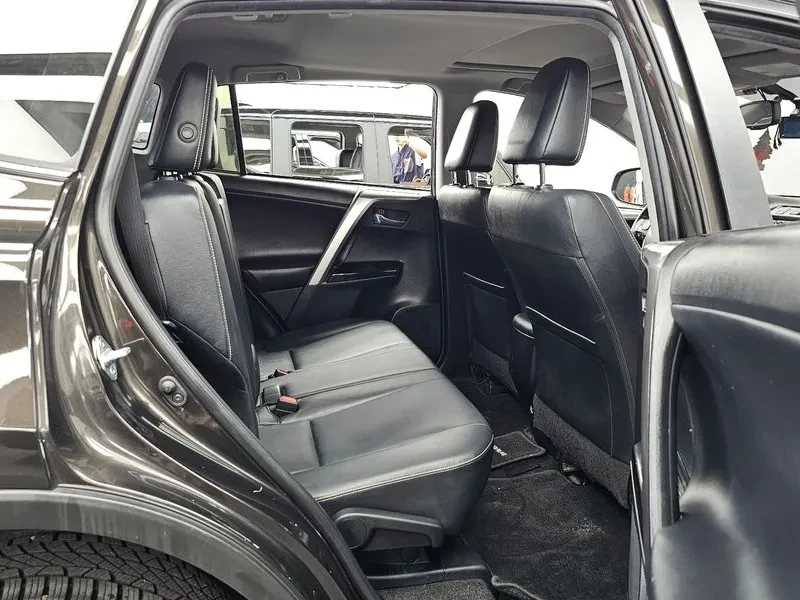 Toyota Rav4 2.5 2WD, снимка 12 - Автомобили и джипове - 55186160