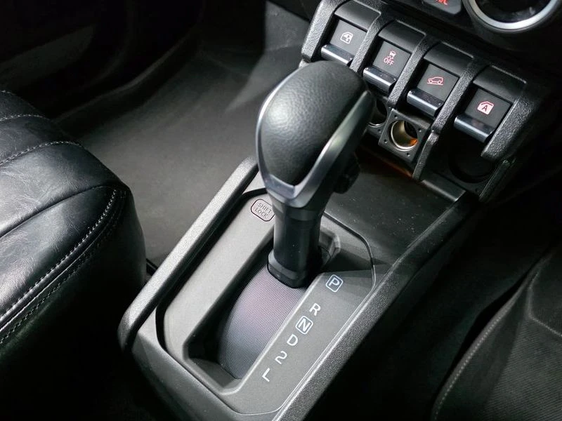 Suzuki Jimny 1.5 Automatic, снимка 9 - Автомобили и джипове - 55775529