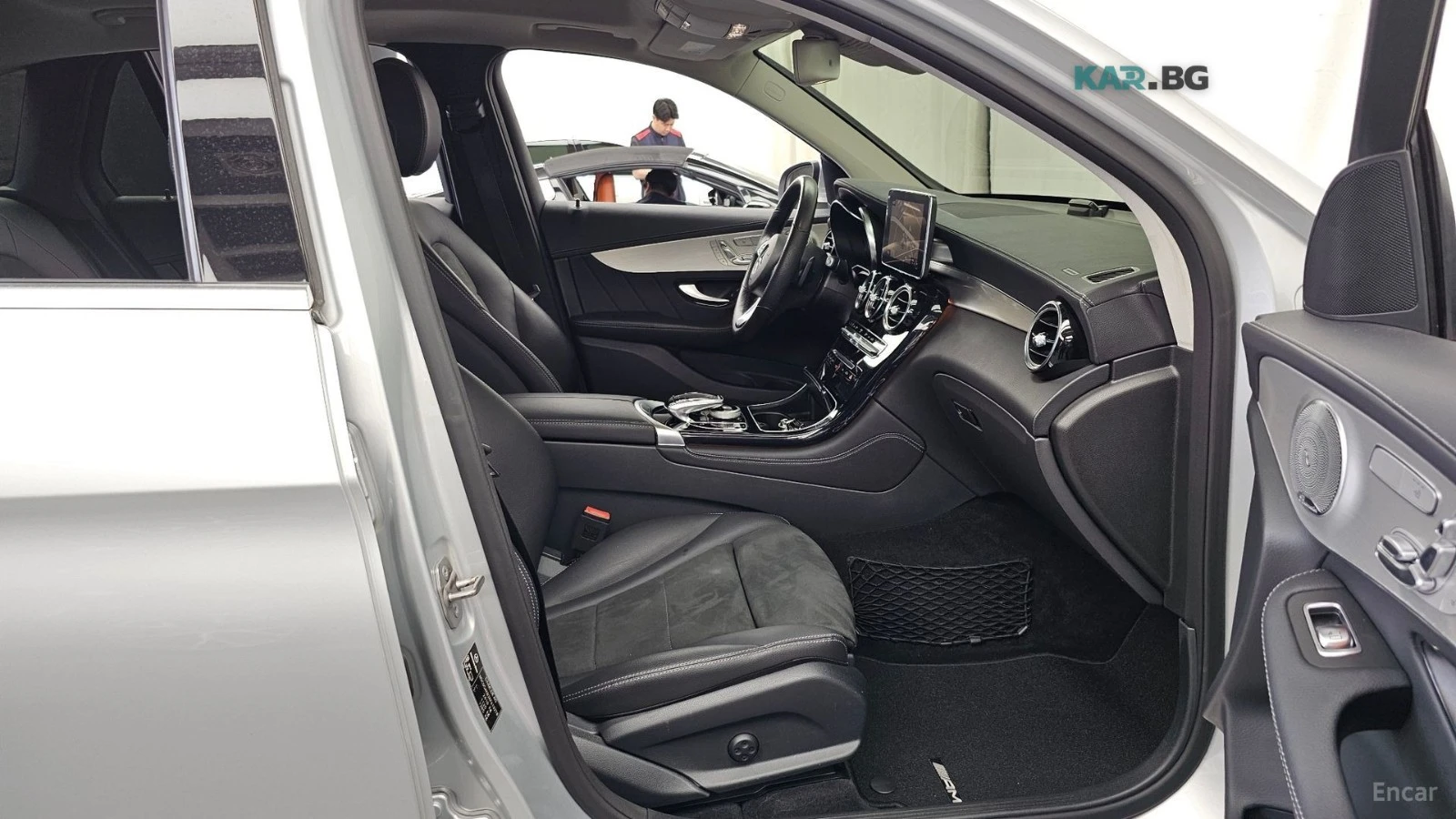 Mercedes-Benz GLC 300 4MATIC* AMG-LINE* 360CAM* BURMESTER* , снимка 12 - Автомобили и джипове - 54813492