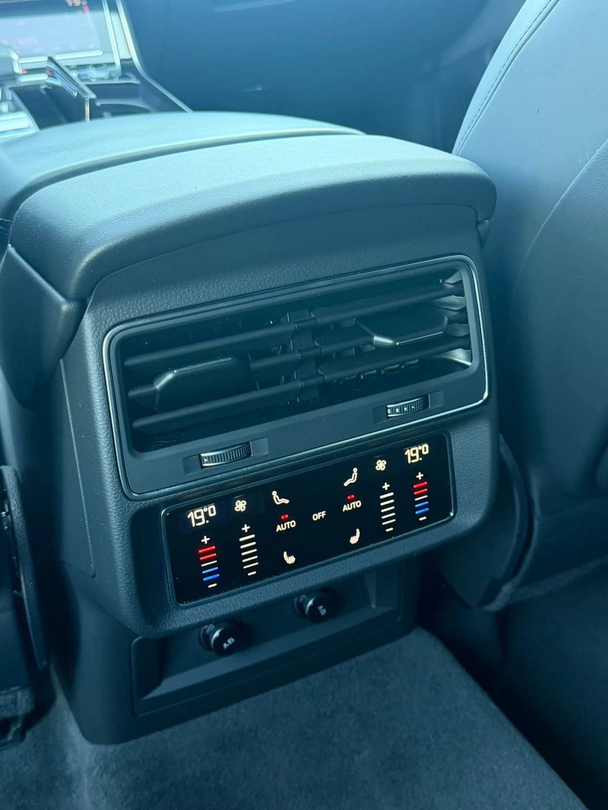 Audi RSQ8 Performance Matrix Keramik, снимка 12 - Автомобили и джипове - 55457113