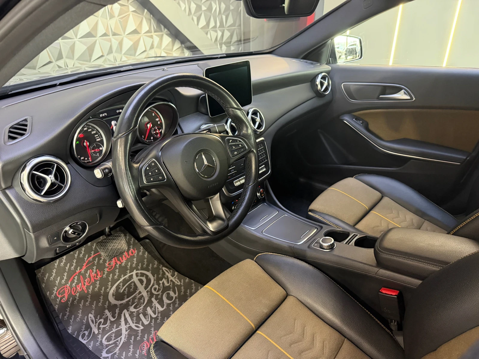 Mercedes-Benz GLA 200 d * КАМЕРА * , снимка 7 - Автомобили и джипове - 55681535