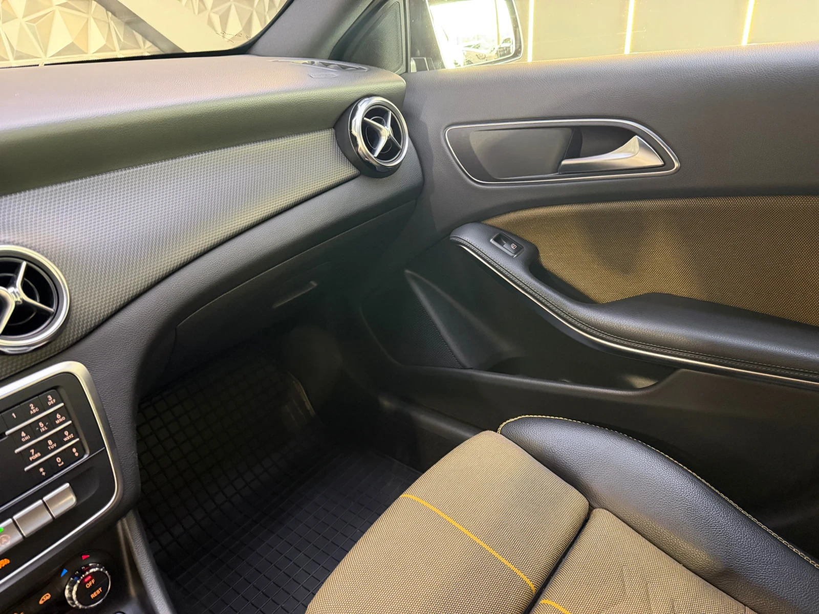 Mercedes-Benz GLA 200 d * КАМЕРА * , снимка 8 - Автомобили и джипове - 55681535