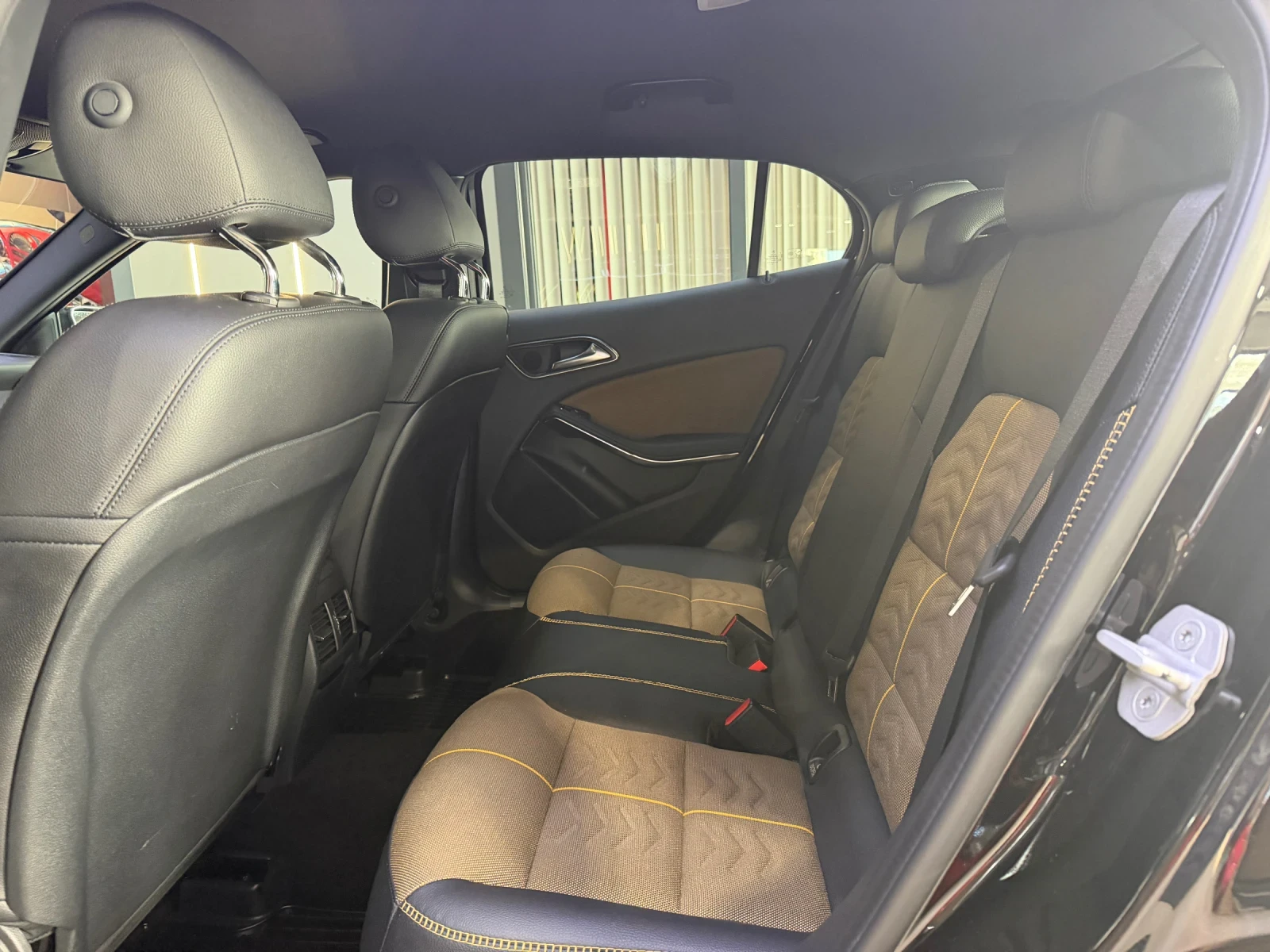Mercedes-Benz GLA 200 d * КАМЕРА * , снимка 5 - Автомобили и джипове - 55681535