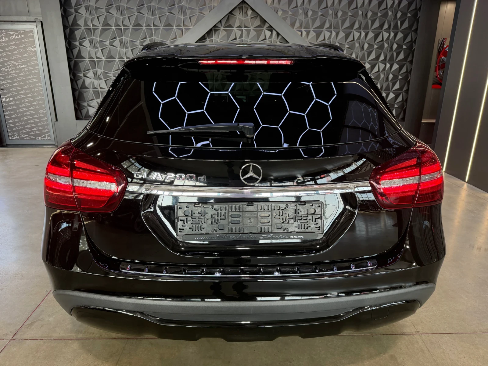 Mercedes-Benz GLA 200 d * КАМЕРА * , снимка 4 - Автомобили и джипове - 55681535