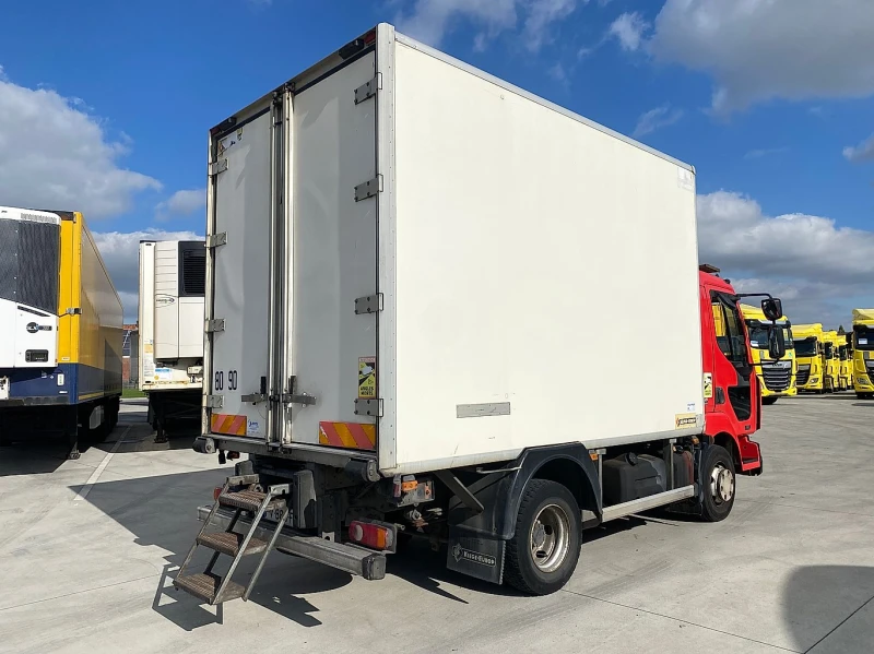 Renault Midlum 180 за трупно месо, снимка 7 - Камиони - 52499404