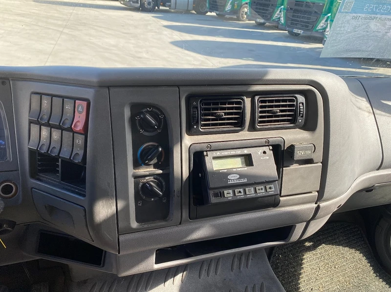 Renault Midlum 180 за трупно месо, снимка 15 - Камиони - 52499404
