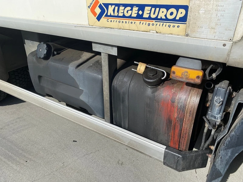 Renault Midlum 180 за трупно месо, снимка 17 - Камиони - 52499404