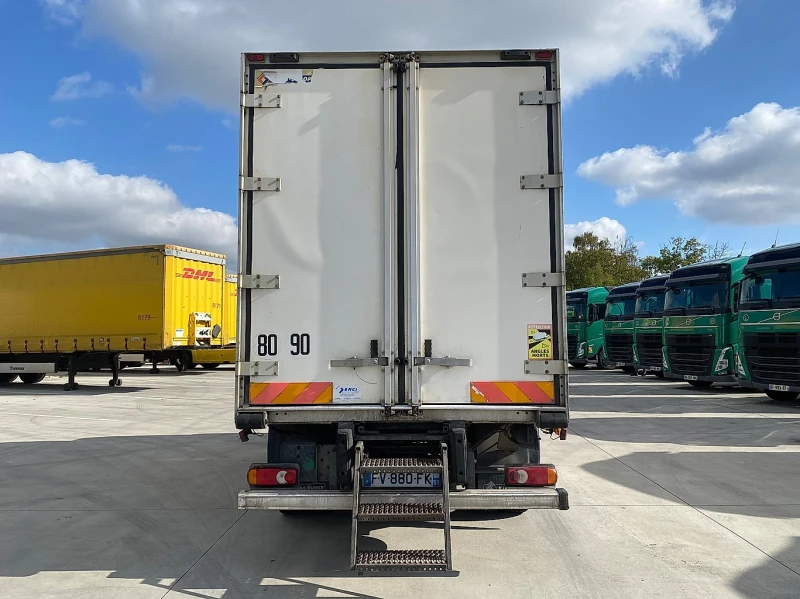 Renault Midlum 180 за трупно месо, снимка 6 - Камиони - 52499404