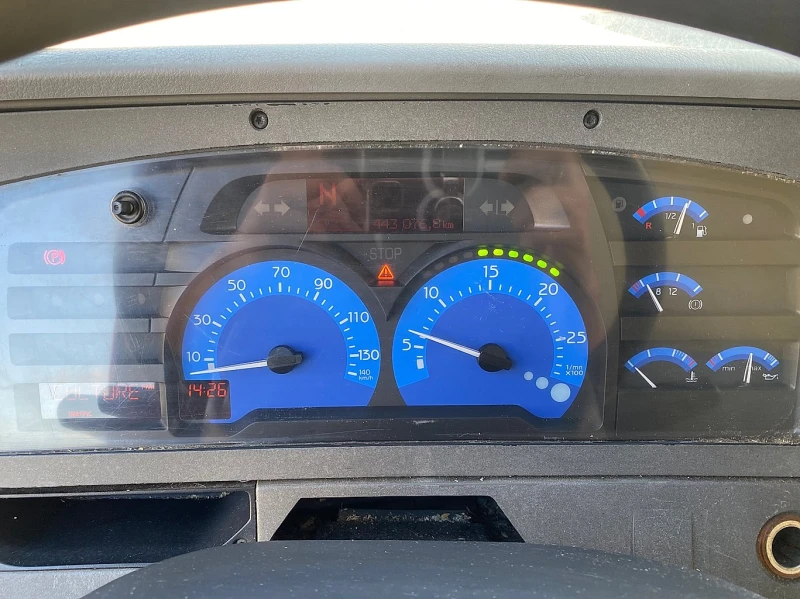 Renault Midlum 180 за трупно месо, снимка 11 - Камиони - 52499404