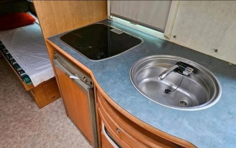 Каравана Adria Unica, снимка 7 - Каравани и кемпери - 55713697