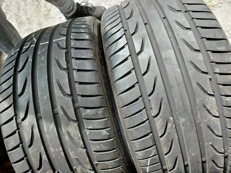 Гуми Летни 255/35R19, снимка 2 - Гуми и джанти - 36802267