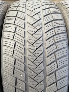 Гуми Зимни 245/45R20, снимка 1 - Гуми и джанти - 38203413