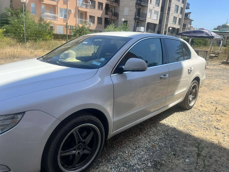 Skoda Superb, снимка 6 - Автомобили и джипове - 47704937