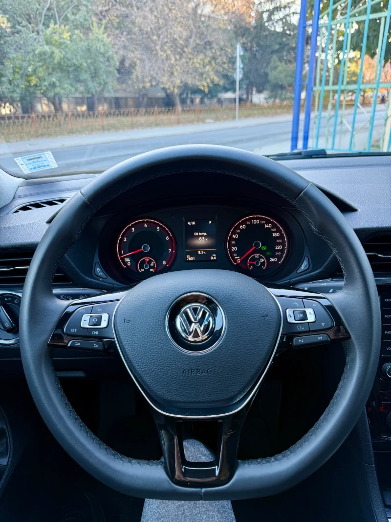 VW Passat Sedan, снимка 14 - Автомобили и джипове - 47946021