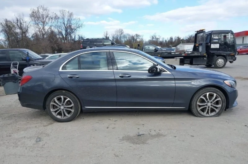 Mercedes-Benz C 300, снимка 4 - Автомобили и джипове - 48960252