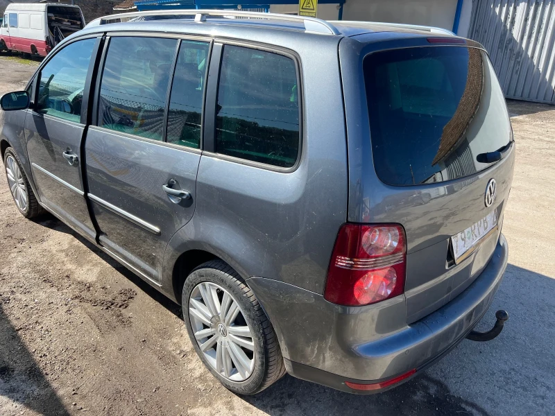 VW Touran 2.0 tdi 170 кс, снимка 5 - Автомобили и джипове - 49624716