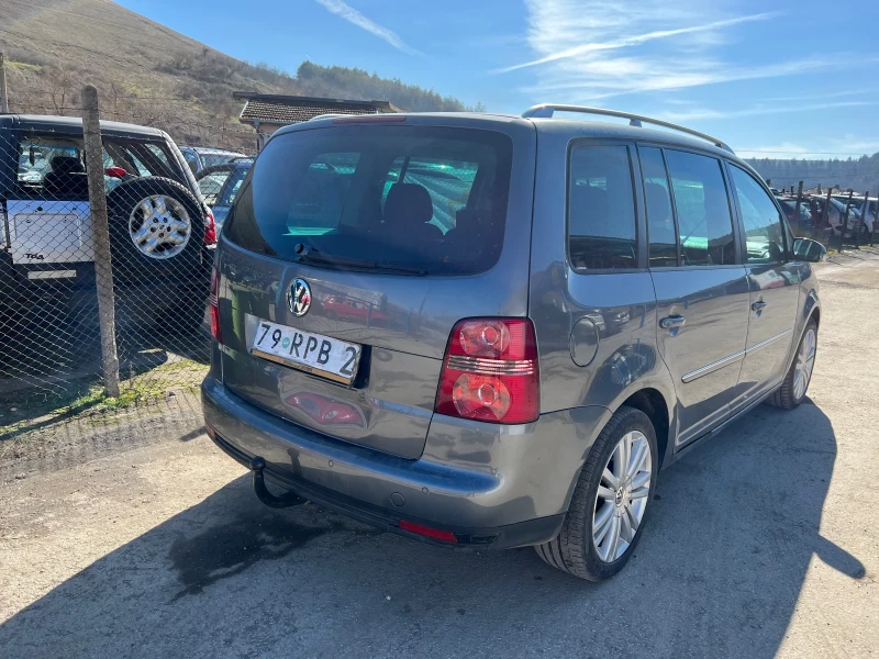 VW Touran 2.0 tdi 170 кс, снимка 6 - Автомобили и джипове - 49624716