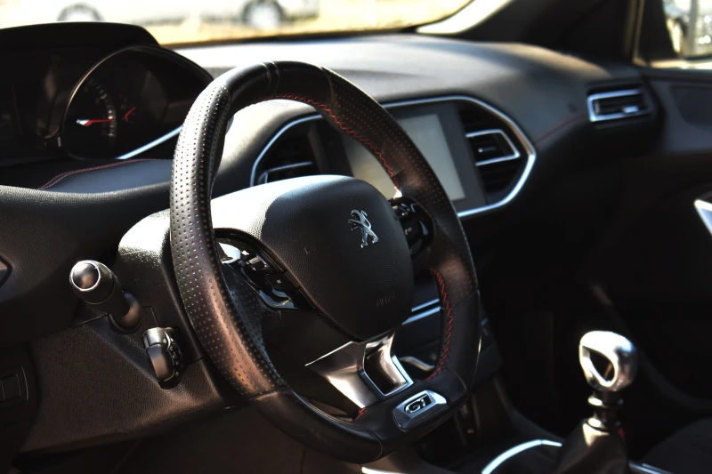 Peugeot 308 1.6T* GT-LINE* FULL-LED* 200h.p* SWISS, снимка 8 - Автомобили и джипове - 51378146