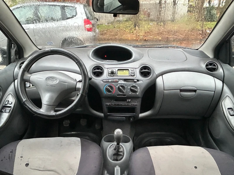 Toyota Yaris 1.0VVTI, снимка 5 - Автомобили и джипове - 52581325