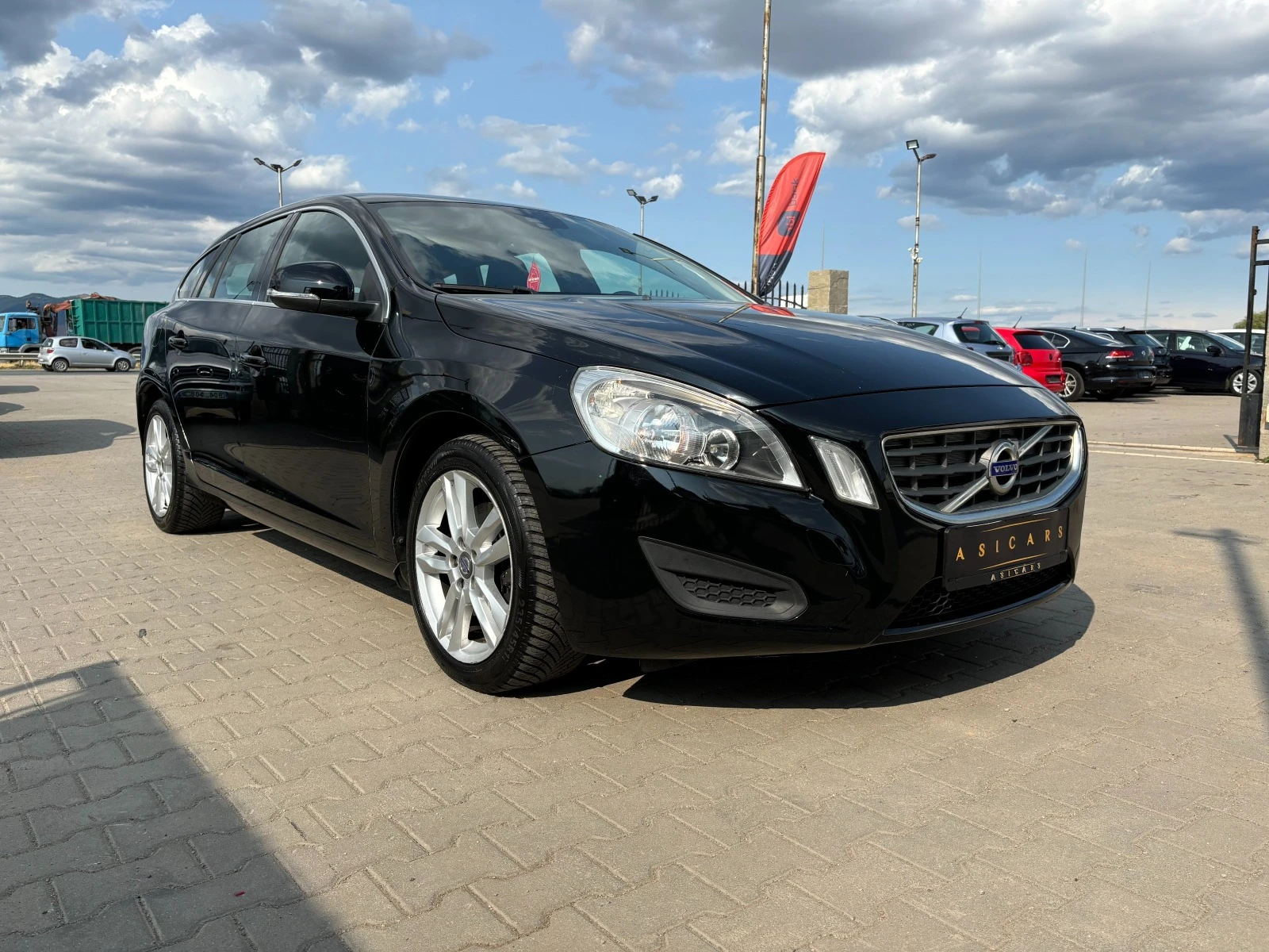 Volvo V60 1.6D AUTOMATIC EURO 5B - изображение 7