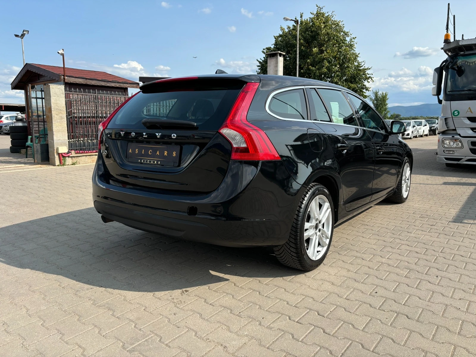 Volvo V60 1.6D AUTOMATIC EURO 5B - изображение 5