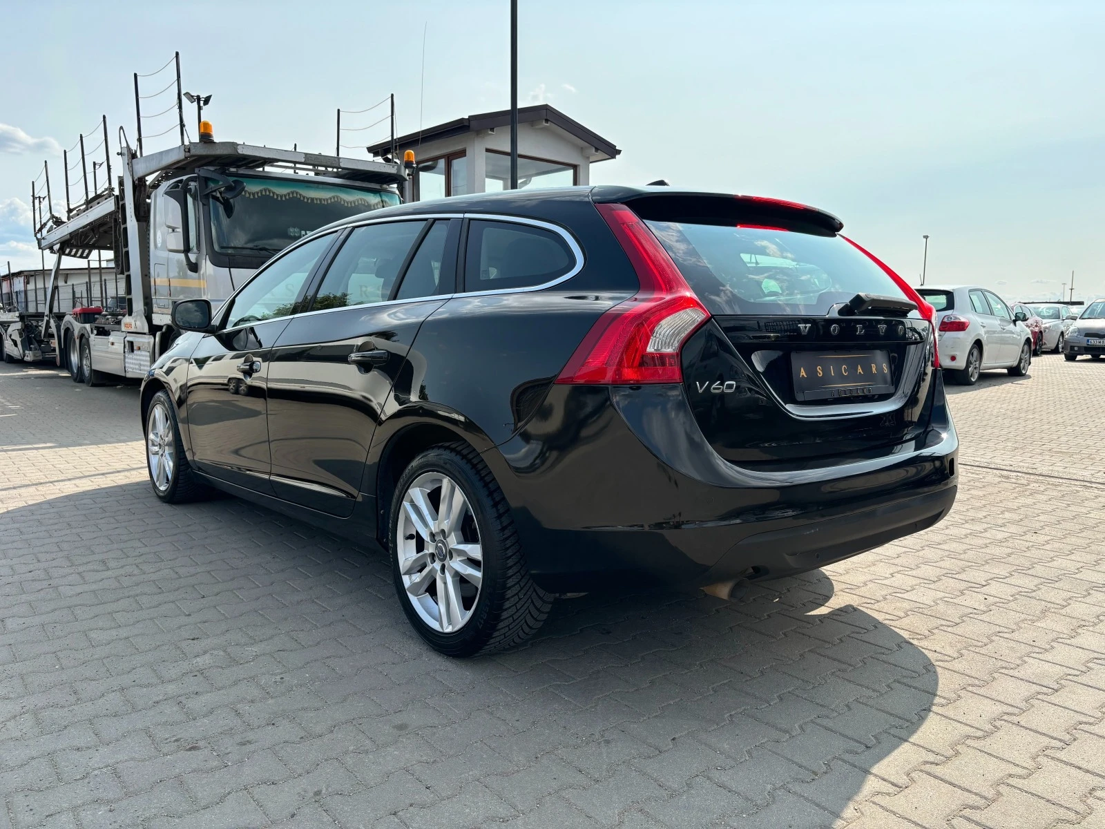 Volvo V60 1.6D AUTOMATIC EURO 5B - изображение 3