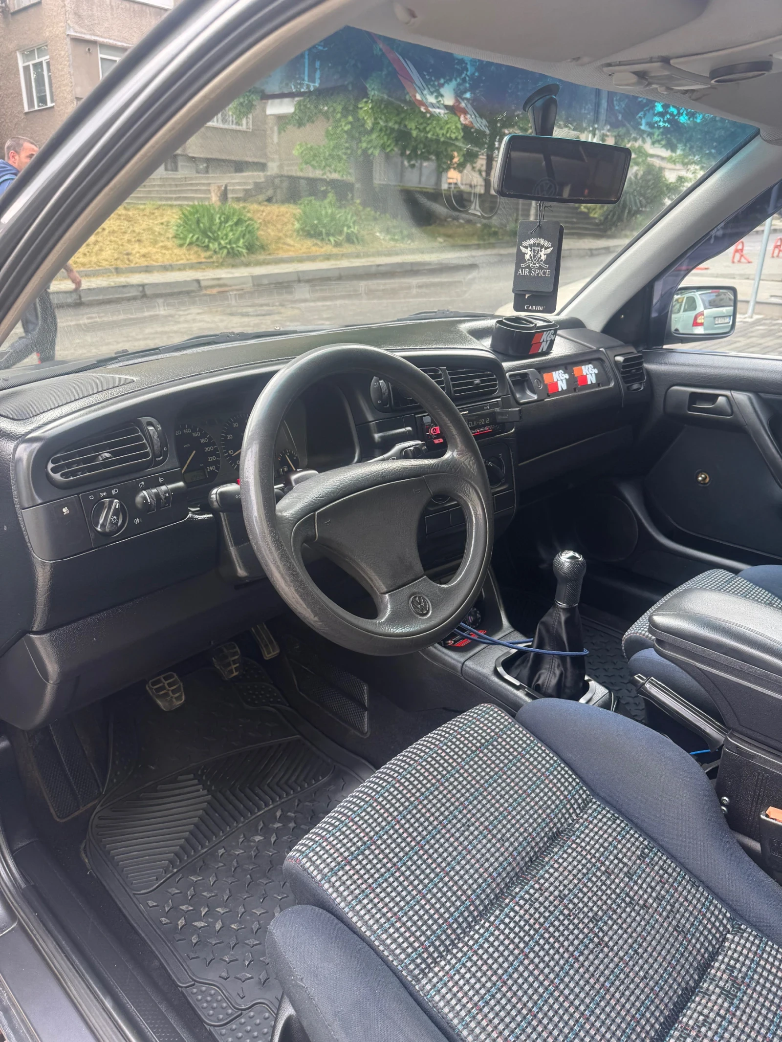 VW Vento 2.0-115  - изображение 5