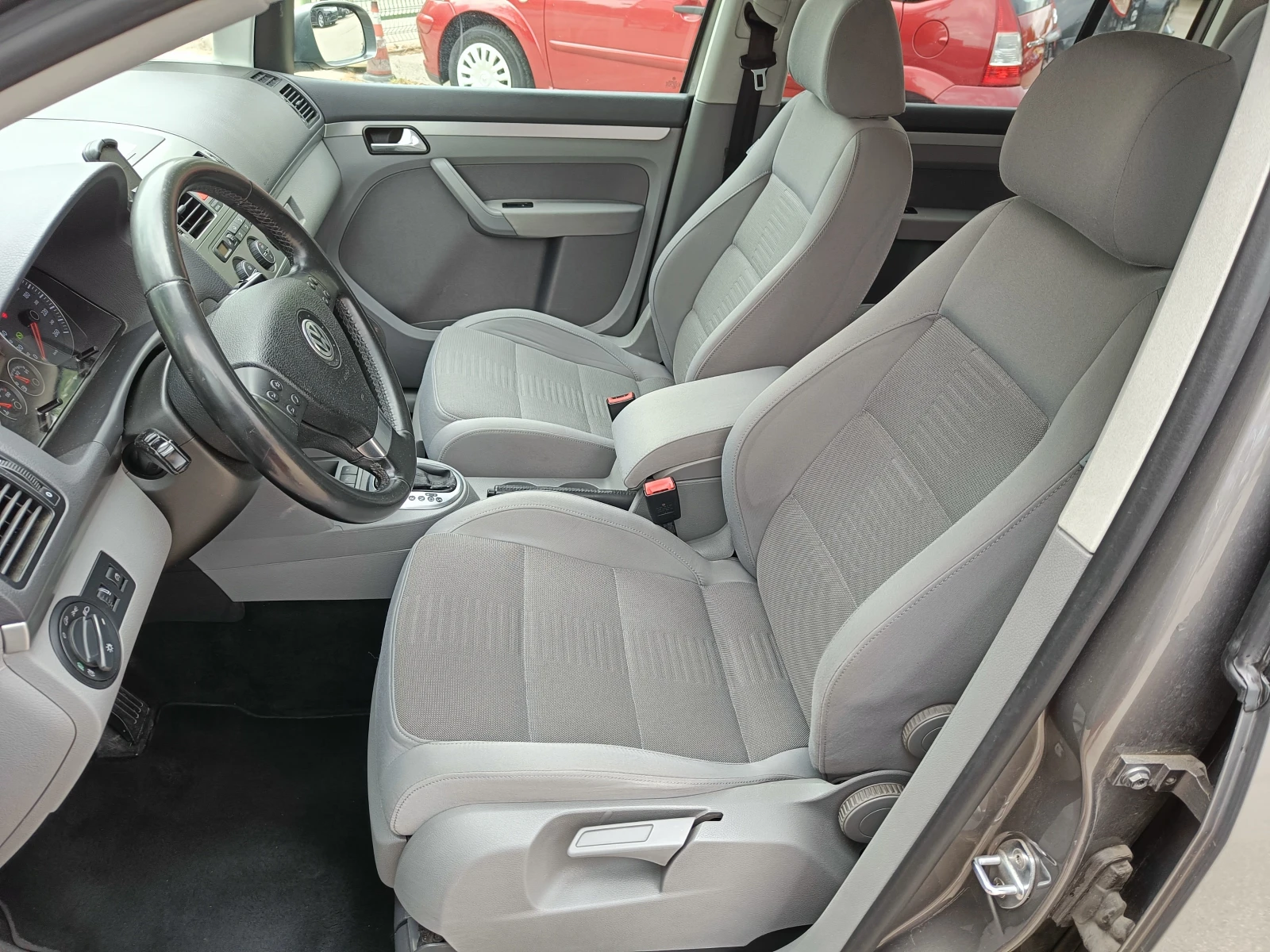 VW Touran 2.0 BARTER 170 - изображение 9