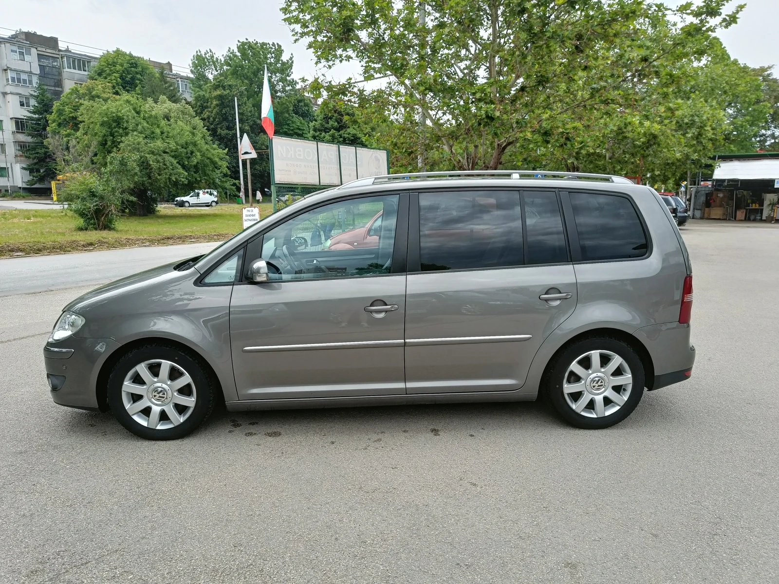 VW Touran 2.0 BARTER 170 - изображение 8