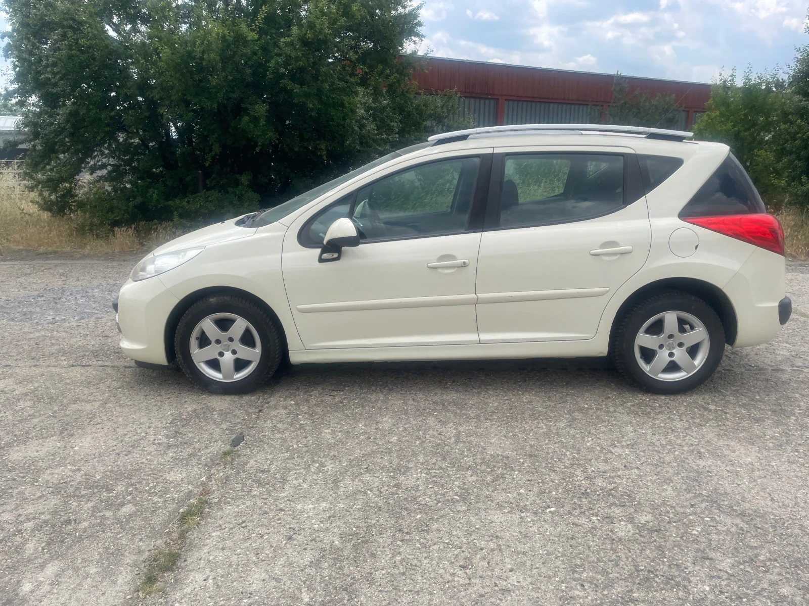 Peugeot 207 1.4i KLIMA PANORAMA - изображение 2