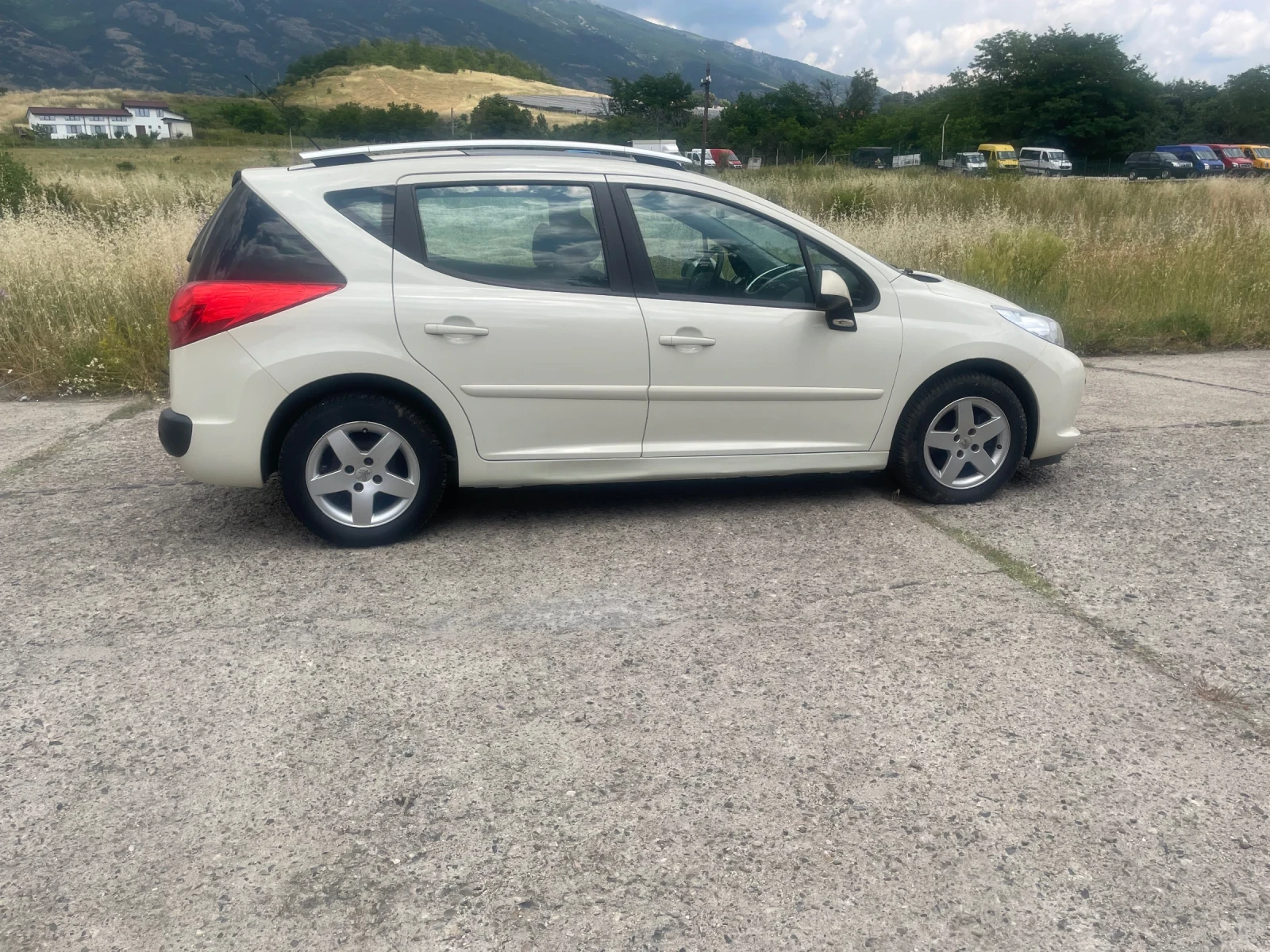 Peugeot 207 1.4i KLIMA PANORAMA - изображение 6