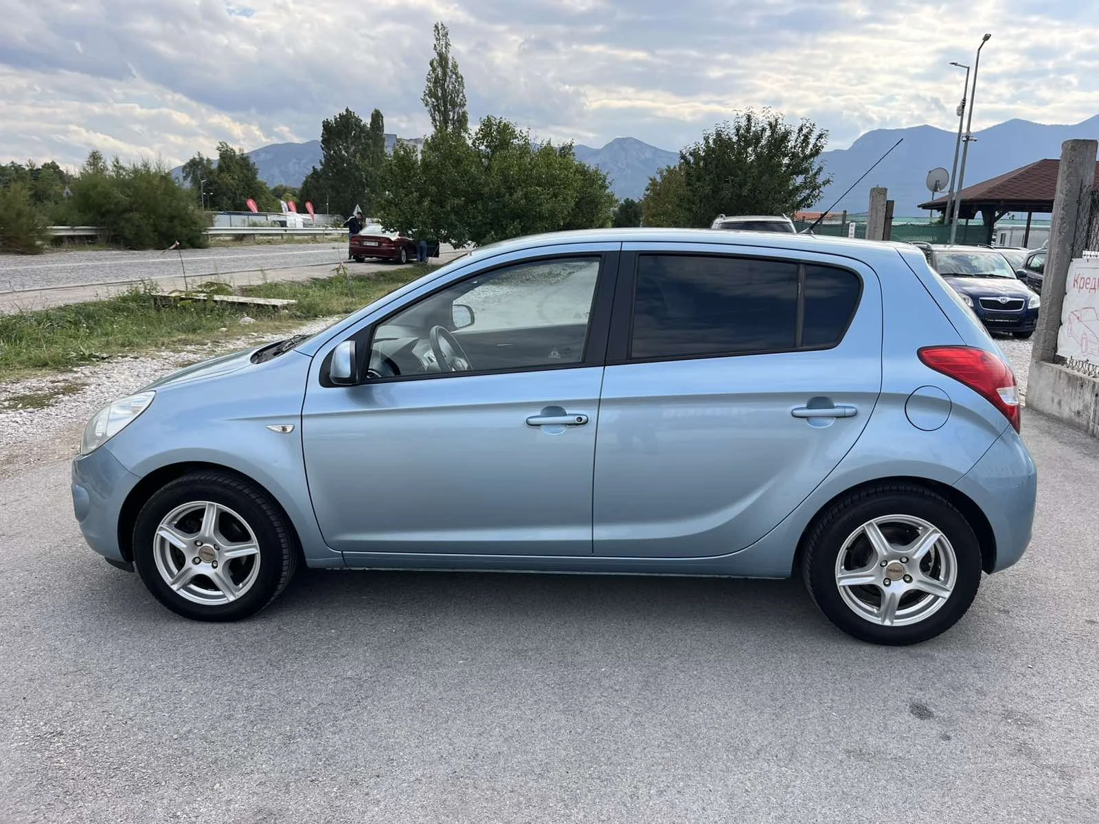 Hyundai I20 1.3I 78кс 117 000км КЛИМАТИК ПЕРФЕКТЕН АВТОМОБИЛ - изображение 6
