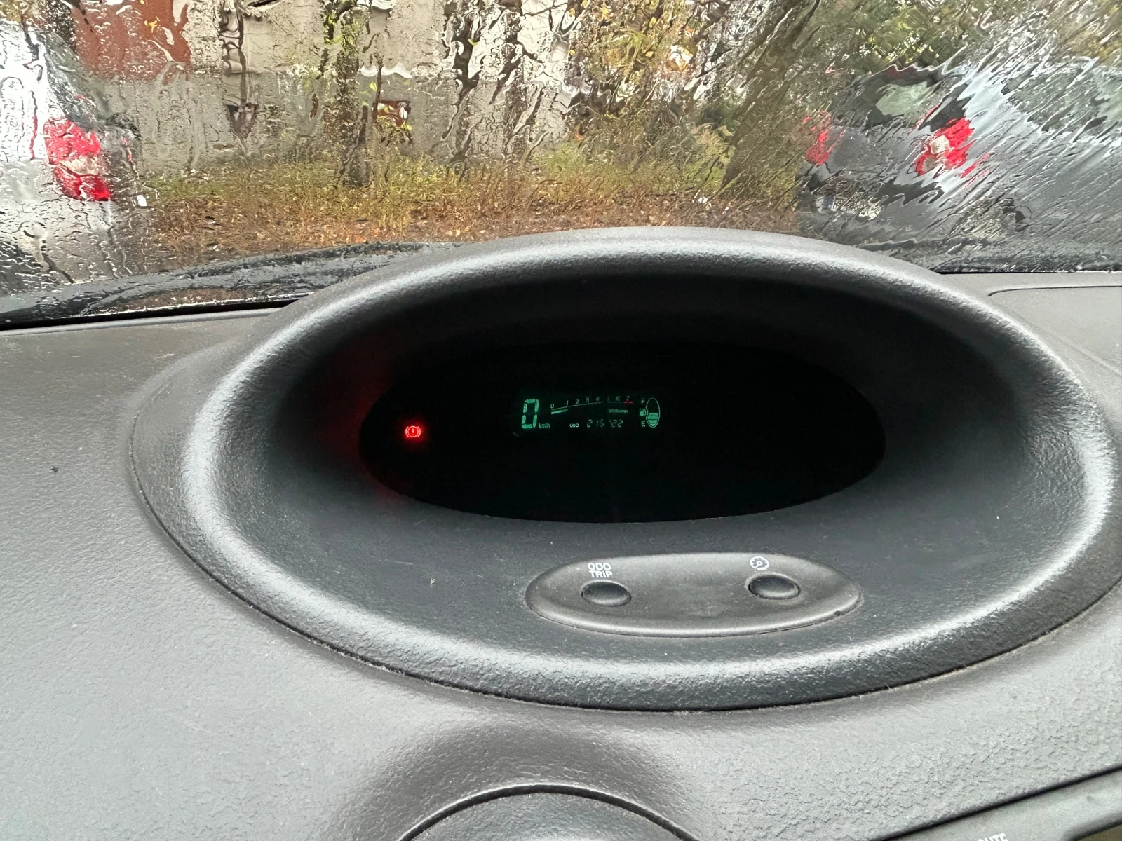 Toyota Yaris 1.0VVTI - изображение 7