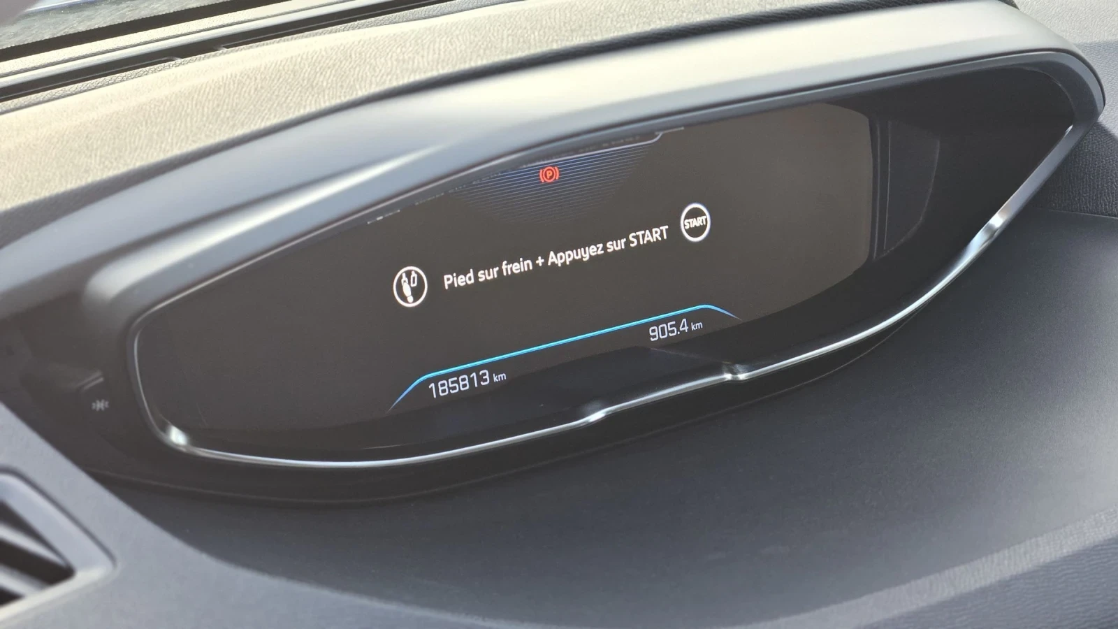 Peugeot 3008 1.2 PureTech, снимка 12 - Автомобили и джипове - 53734334