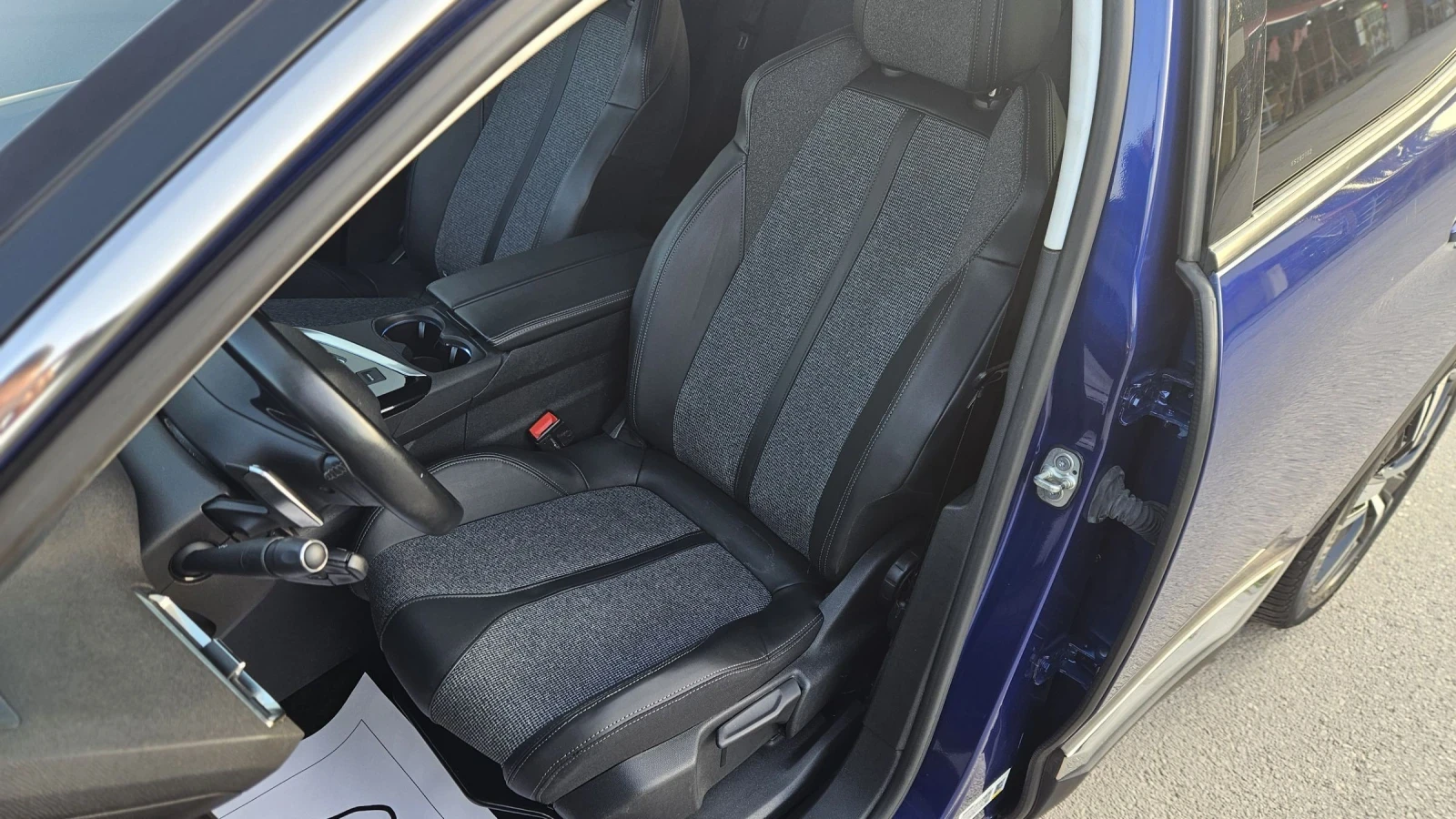 Peugeot 3008 1.2 PureTech, снимка 7 - Автомобили и джипове - 53734334