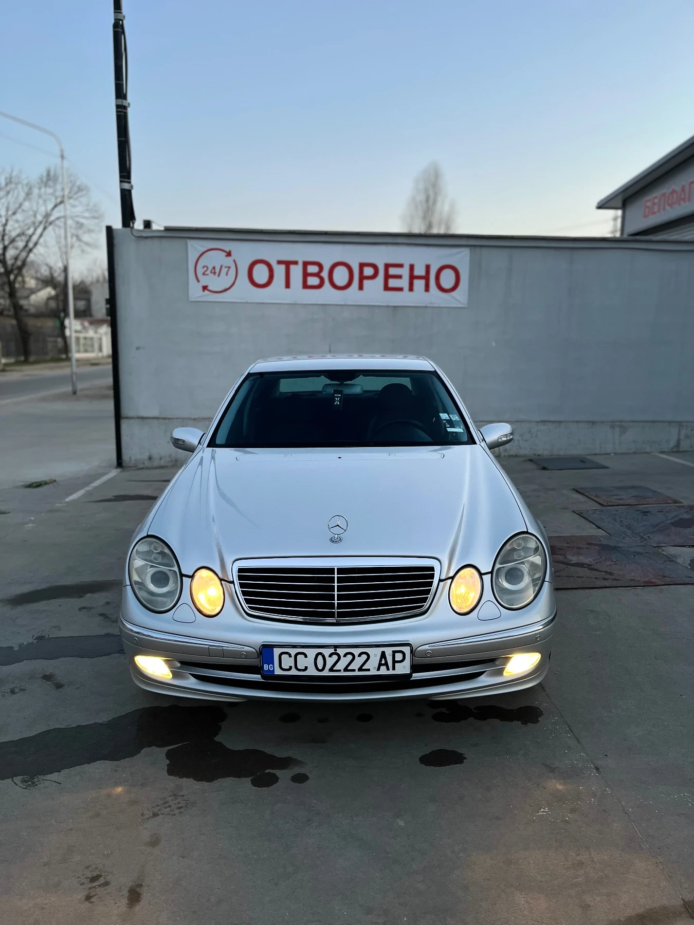 Mercedes-Benz E 220, снимка 4 - Автомобили и джипове - 54077520