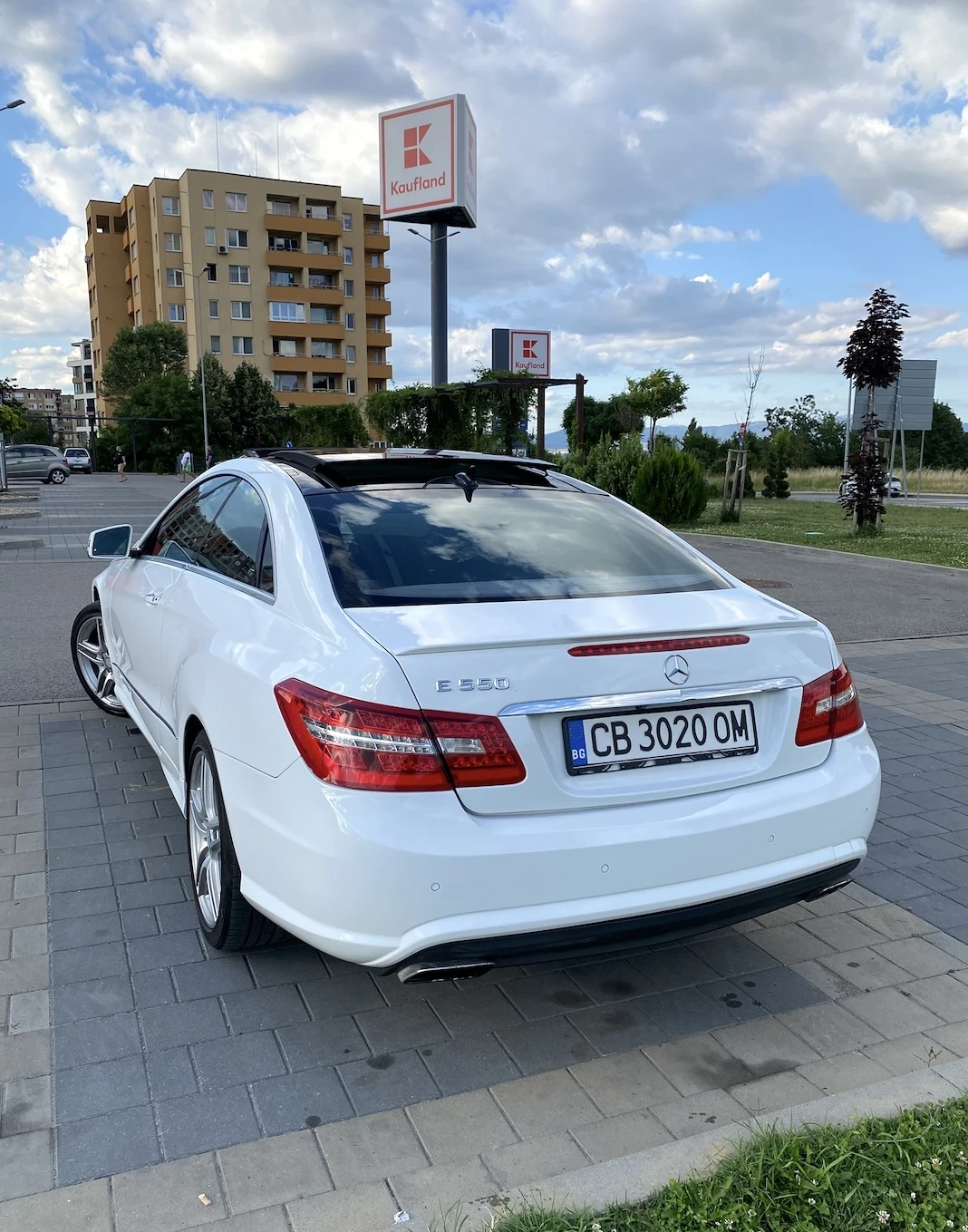 Mercedes-Benz E 500 AMG* DESIGNO* LINE ASS* PANO* ПОДГРЕВ* HARMAN KARD, снимка 6 - Автомобили и джипове - 55069309