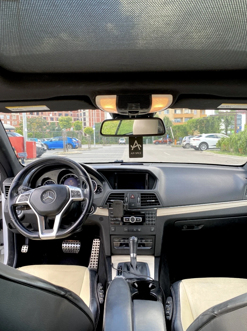 Mercedes-Benz E 500 AMG* DESIGNO* LINE ASS* PANO* ПОДГРЕВ* HARMAN KARD, снимка 9 - Автомобили и джипове - 55069309