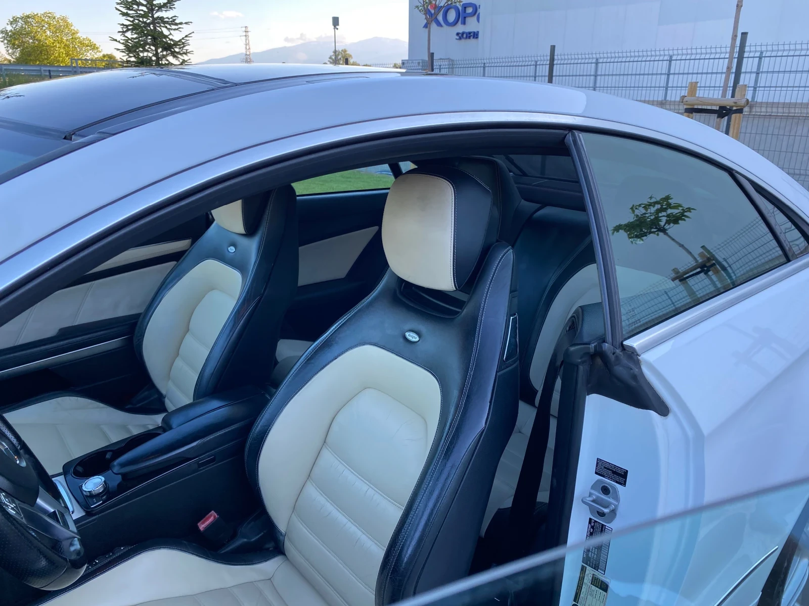 Mercedes-Benz E 500 AMG* DESIGNO* LINE ASS* PANO* ПОДГРЕВ* HARMAN KARD, снимка 13 - Автомобили и джипове - 54634121