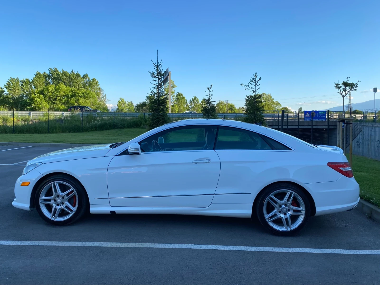 Mercedes-Benz E 500 AMG* DESIGNO* LINE ASS* PANO* ПОДГРЕВ* HARMAN KARD, снимка 5 - Автомобили и джипове - 54634121