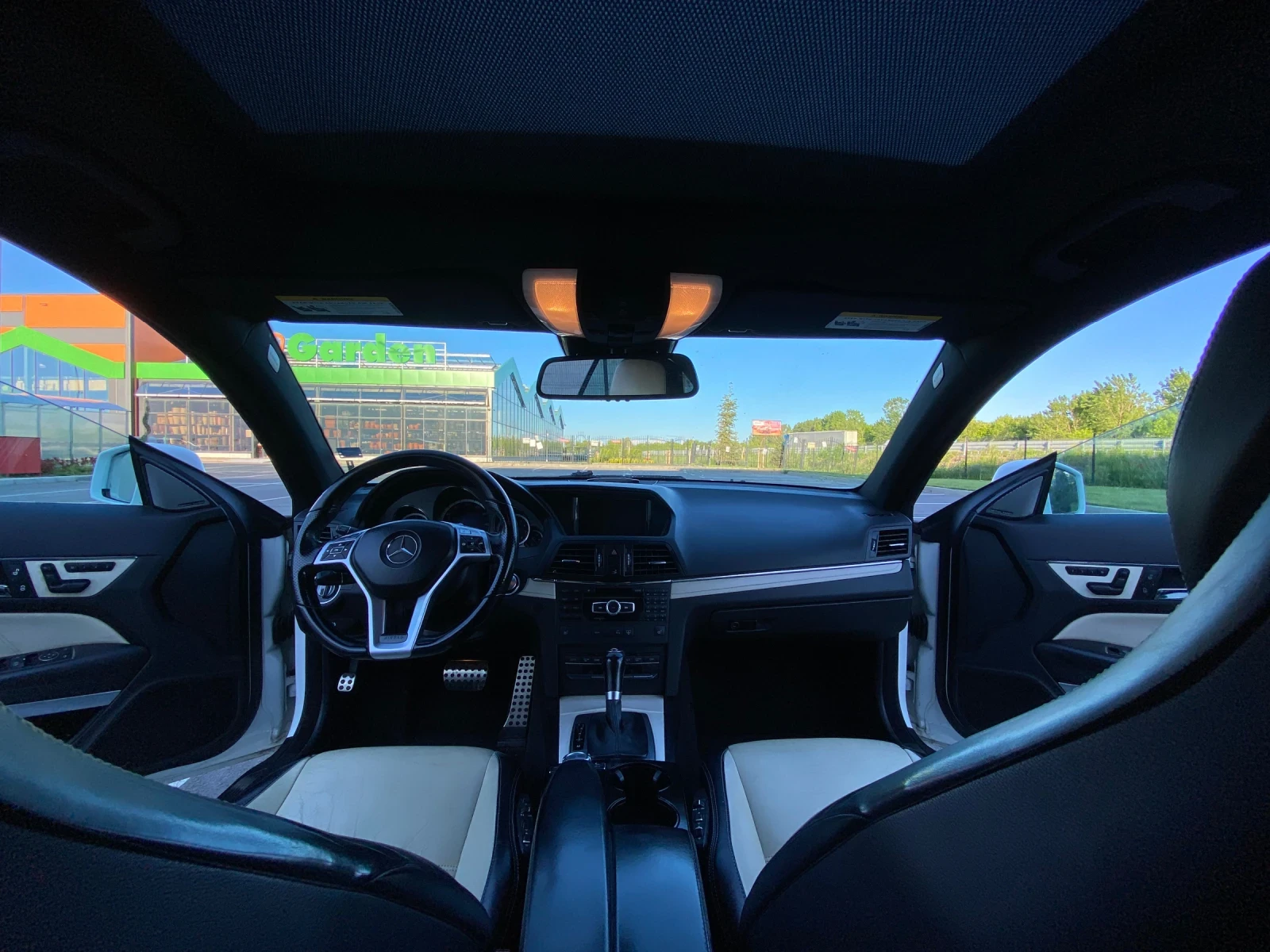 Mercedes-Benz E 500 AMG* DESIGNO* LINE ASS* PANO* ПОДГРЕВ* HARMAN KARD, снимка 11 - Автомобили и джипове - 54634121
