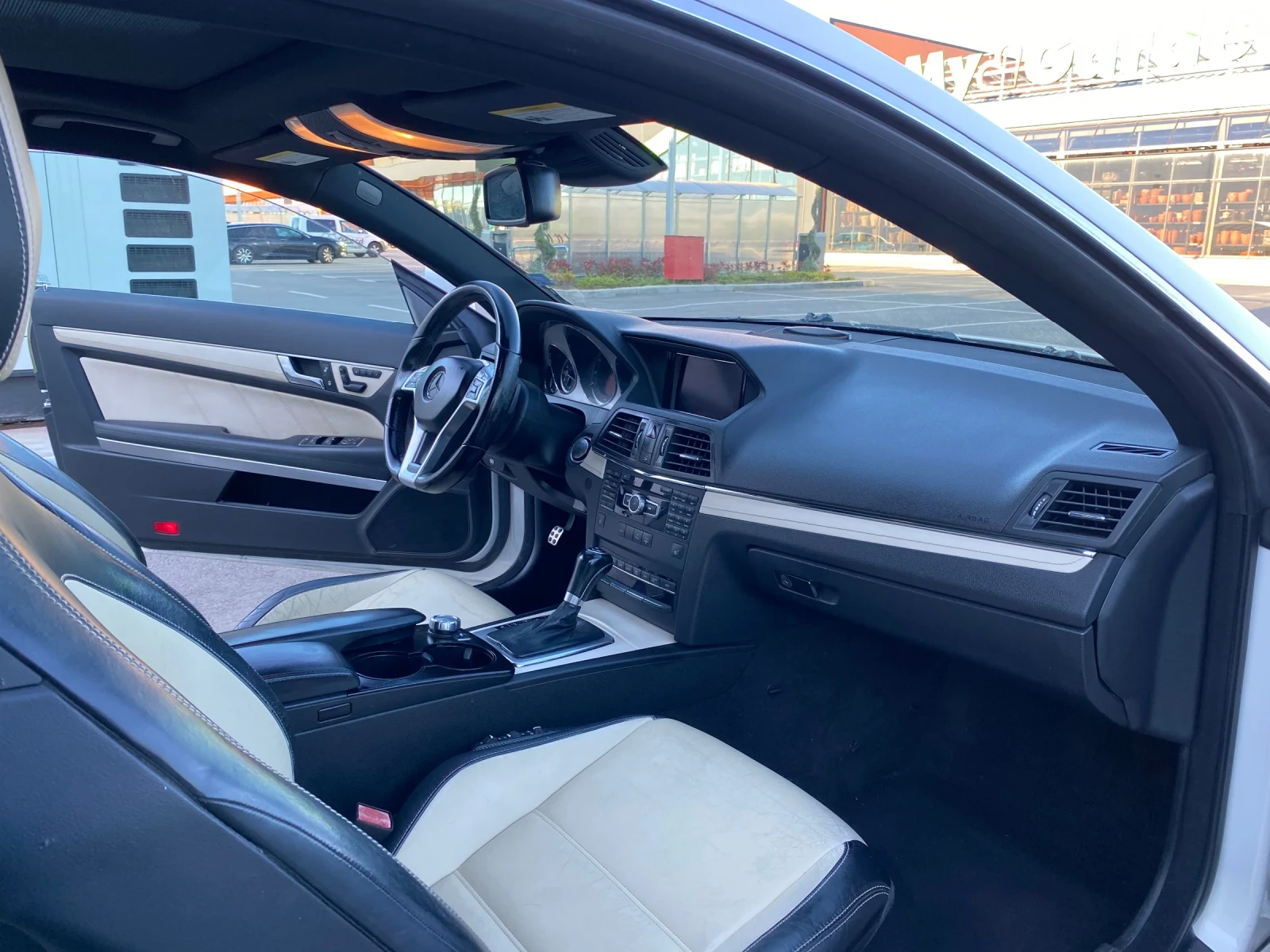 Mercedes-Benz E 500 AMG* DESIGNO* LINE ASS* PANO* ПОДГРЕВ* HARMAN KARD, снимка 15 - Автомобили и джипове - 54634121
