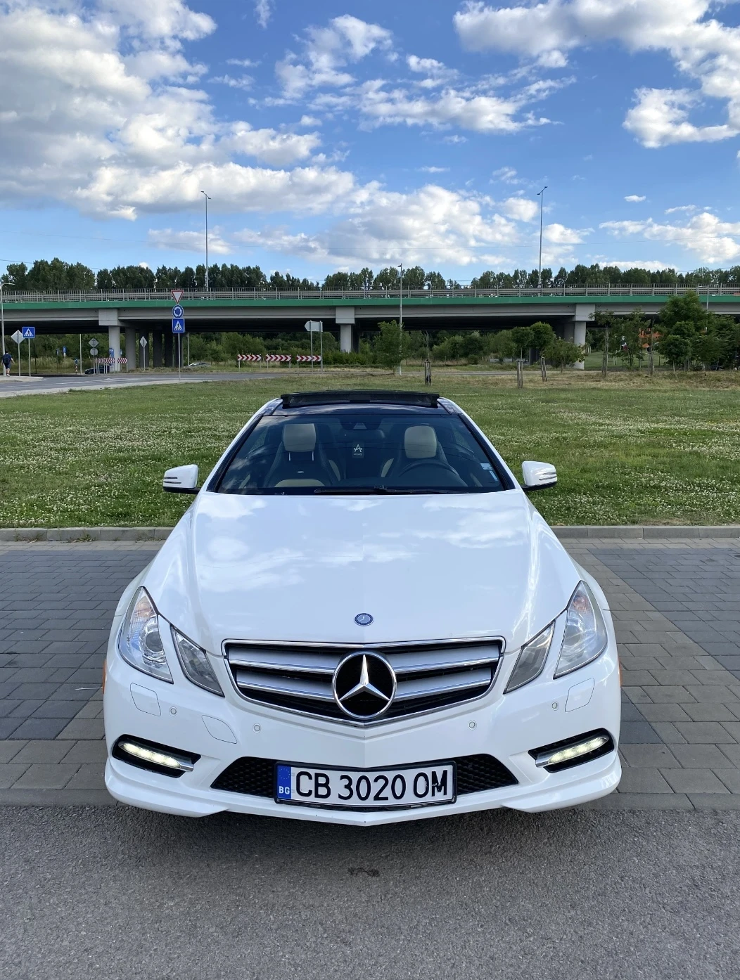 Mercedes-Benz E 500 AMG* DESIGNO* LINE ASS* PANO* ПОДГРЕВ* HARMAN KARD, снимка 3 - Автомобили и джипове - 55069309