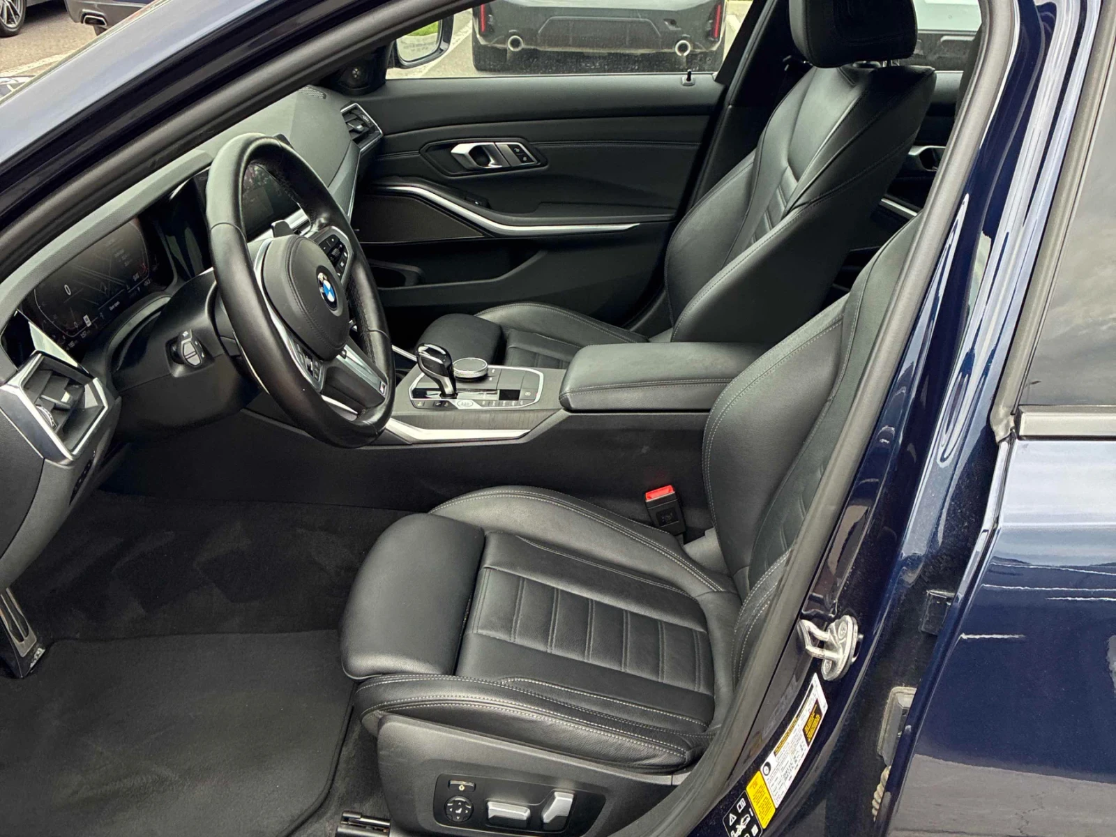 BMW 330 Xi* M-Pack* Distronic* Harman Kardon, снимка 6 - Автомобили и джипове - 55241801