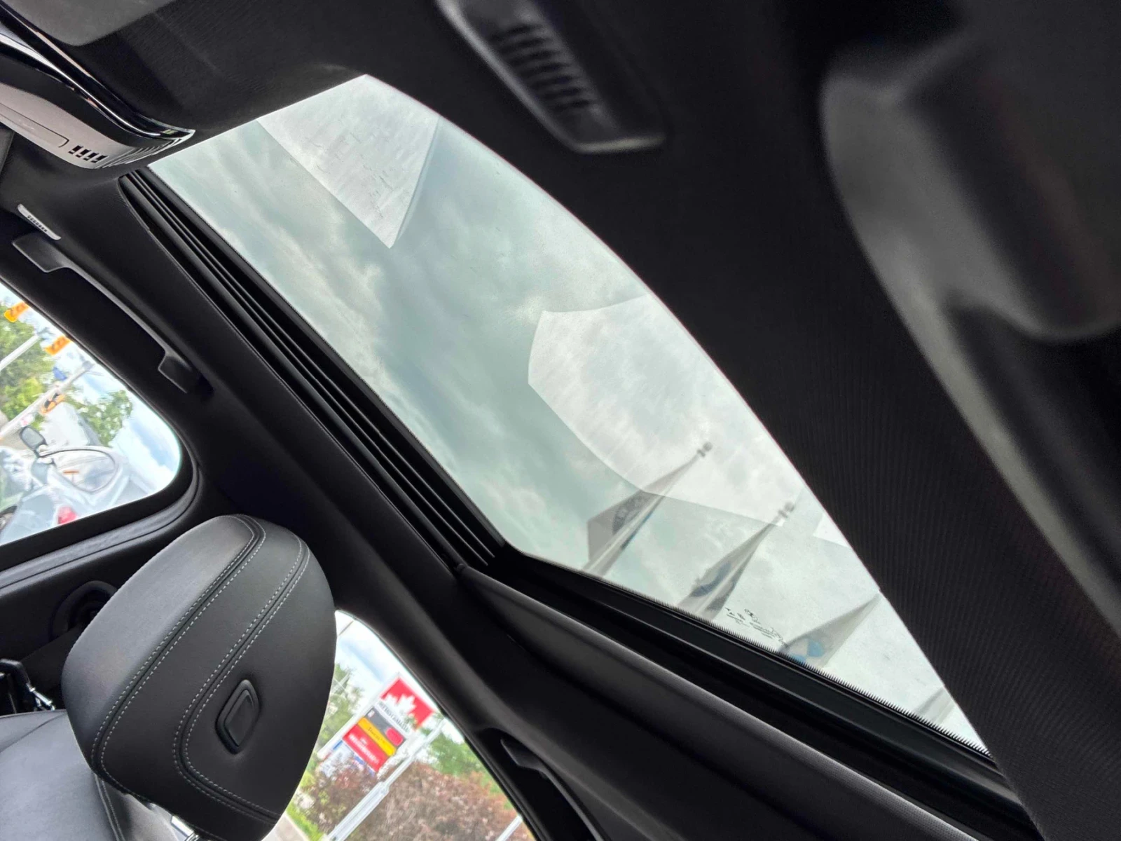 BMW 330 Xi* M-Pack* Distronic* Harman Kardon, снимка 9 - Автомобили и джипове - 55241801