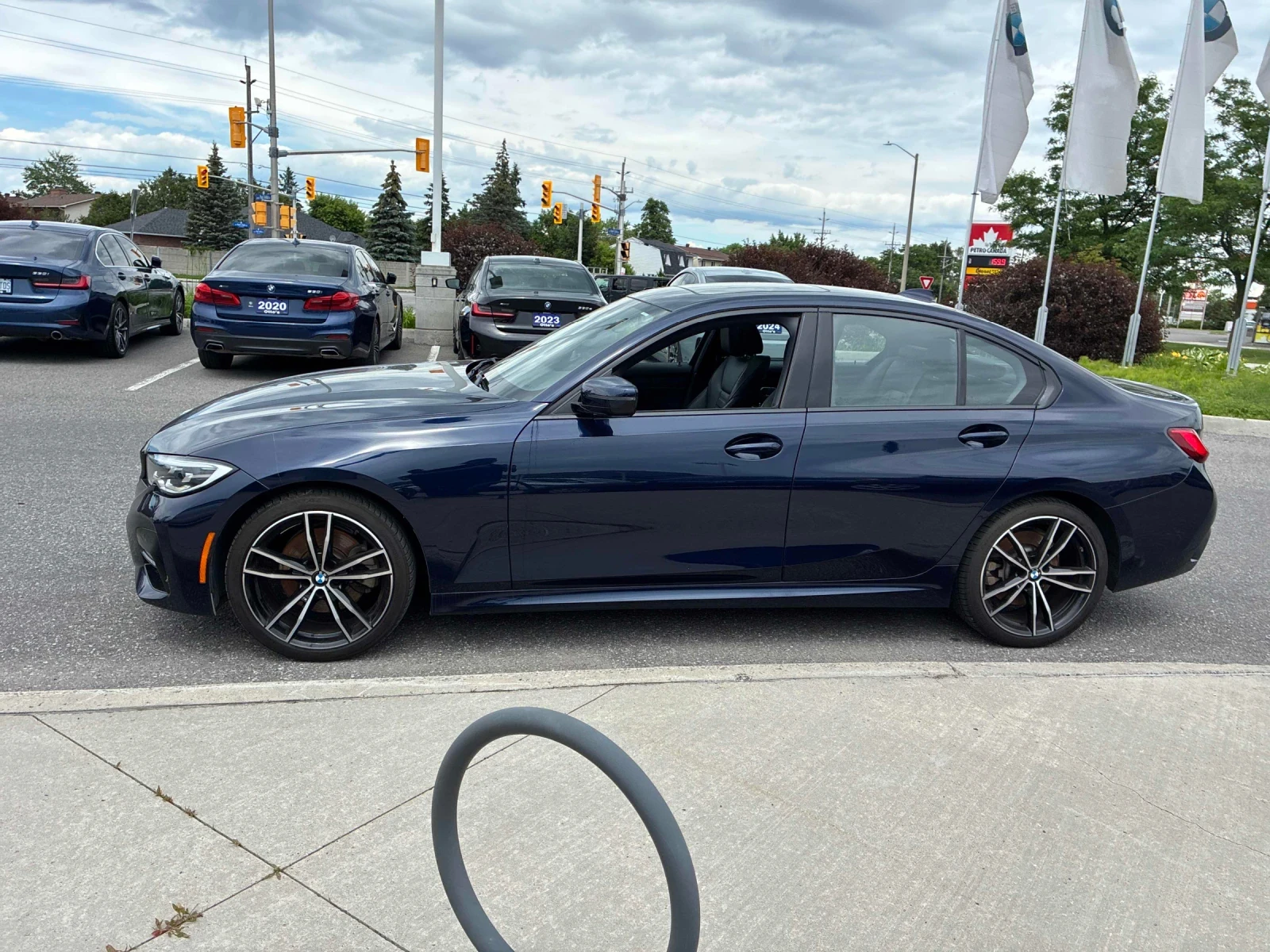 BMW 330 Xi* M-Pack* Distronic* Harman Kardon, снимка 3 - Автомобили и джипове - 55241801